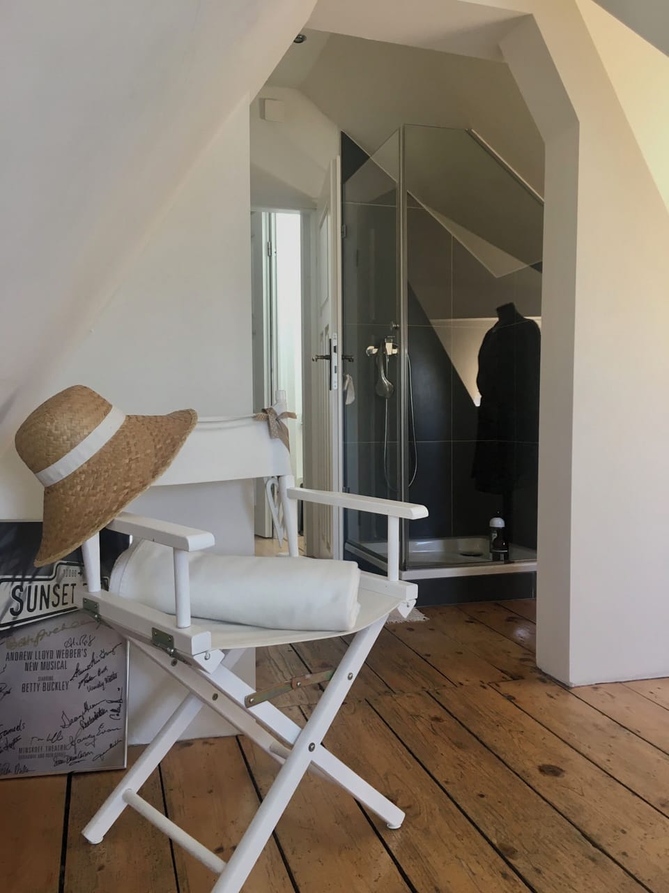 Double Room (Marie Torture) | Bathroom | Free toiletries, hair dryer, towels