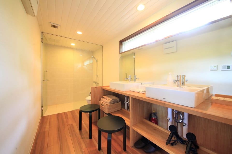 Room, 2 Bedrooms (Pet Friendly) | Bathroom | Free toiletries, hair dryer, slippers, electronic bidet