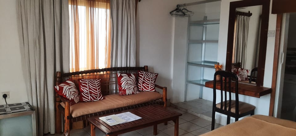 Double Room | Premium bedding, desk, blackout drapes, WiFi (free)