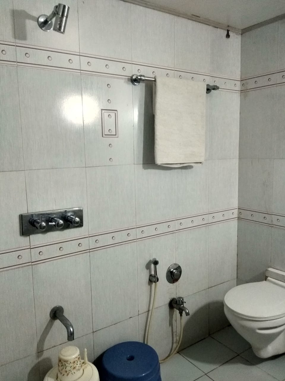 JK Rooms 122 Shaheen Lodging & Boarding Hotel in Maharashtra