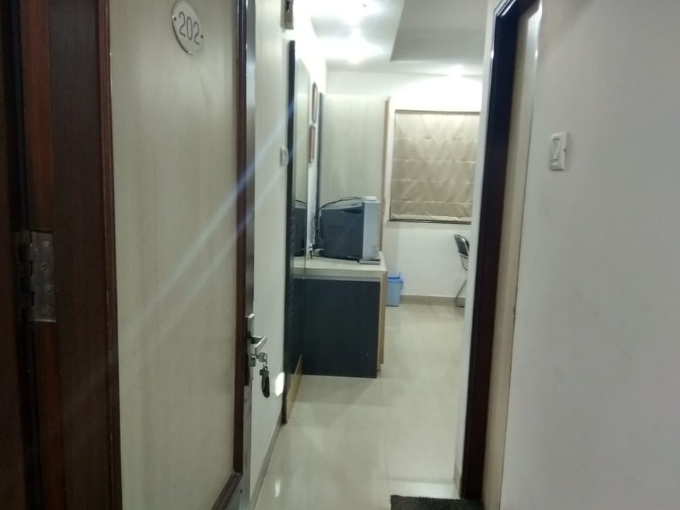 Deluxe Double Room, 1 Double Bed, Smoking, City View | 1 bedroom, Egyptian cotton sheets, premium bedding, memory foam beds