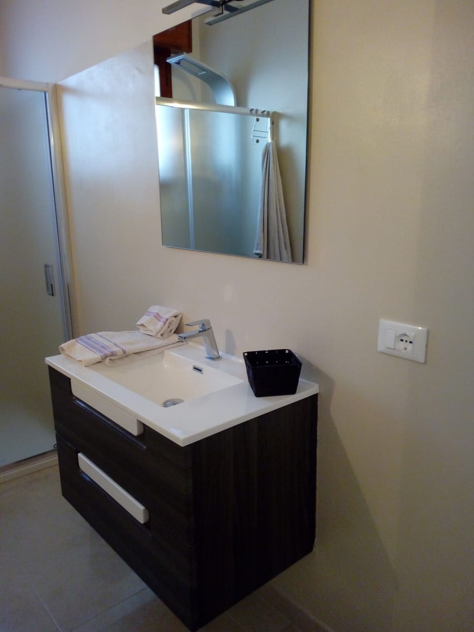 Suite, 2 Bedrooms | Bathroom | Shower, free toiletries, hair dryer, bidet