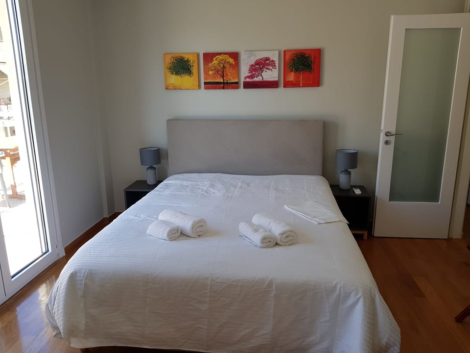 Apartment | 3 bedrooms, Egyptian cotton sheets, premium bedding, laptop workspace