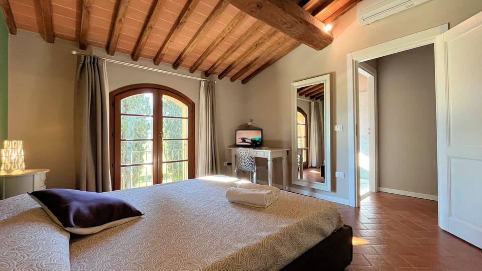 Grand Apartment, 2 Bedrooms, Patio, Hill View | Soundproofing, iron/ironing board, WiFi (free)