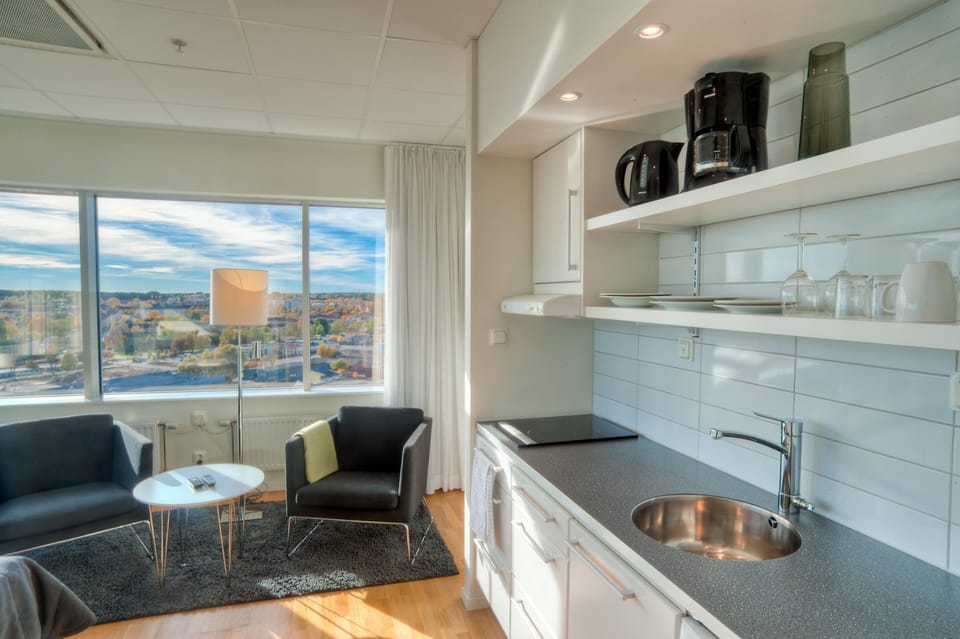 Studio Small Top Floor | Laptop workspace, blackout drapes, iron/ironing board, WiFi (free)