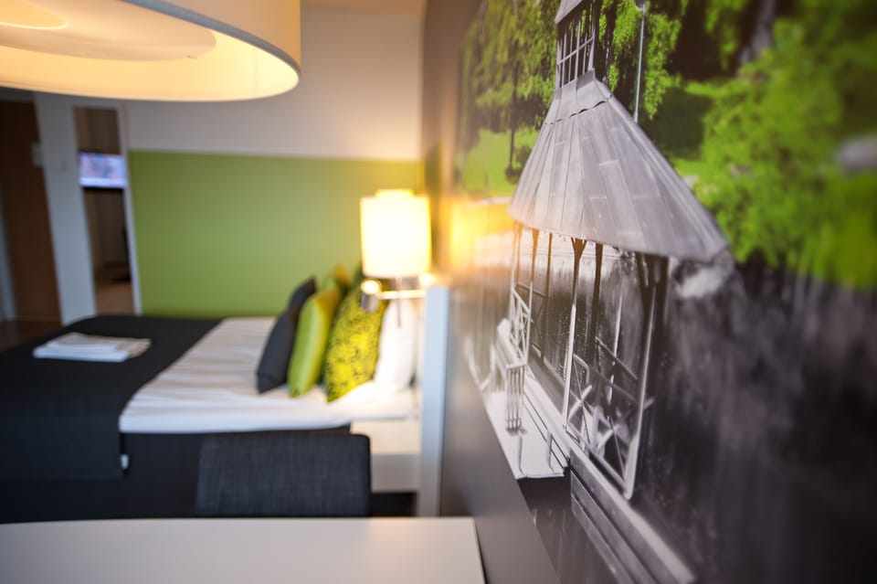 Studio Small Top Floor | Laptop workspace, blackout drapes, iron/ironing board, WiFi (free)