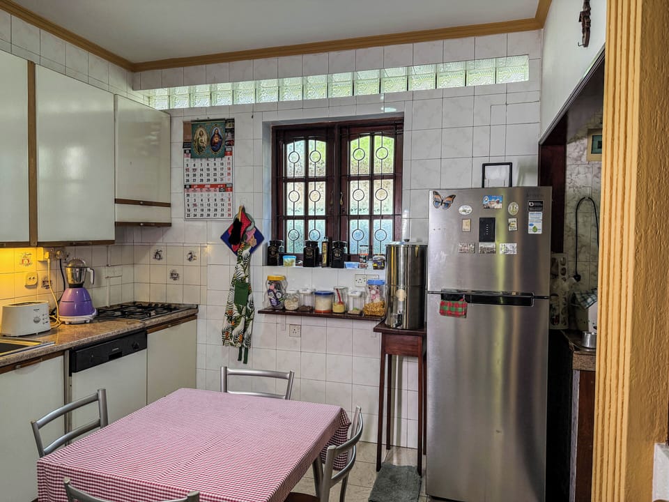 Shared fridge, microwave, stovetop, cookware/dishes/utensils