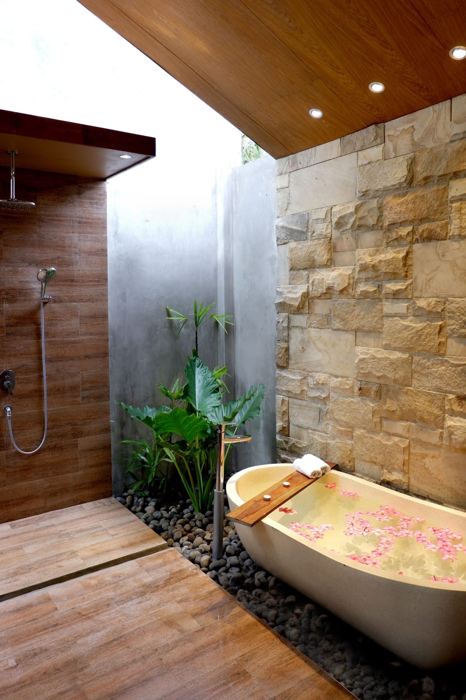 One-Bedroom Superior Villa with Private Pool | Bathroom | Shower, free toiletries, hair dryer, towels
