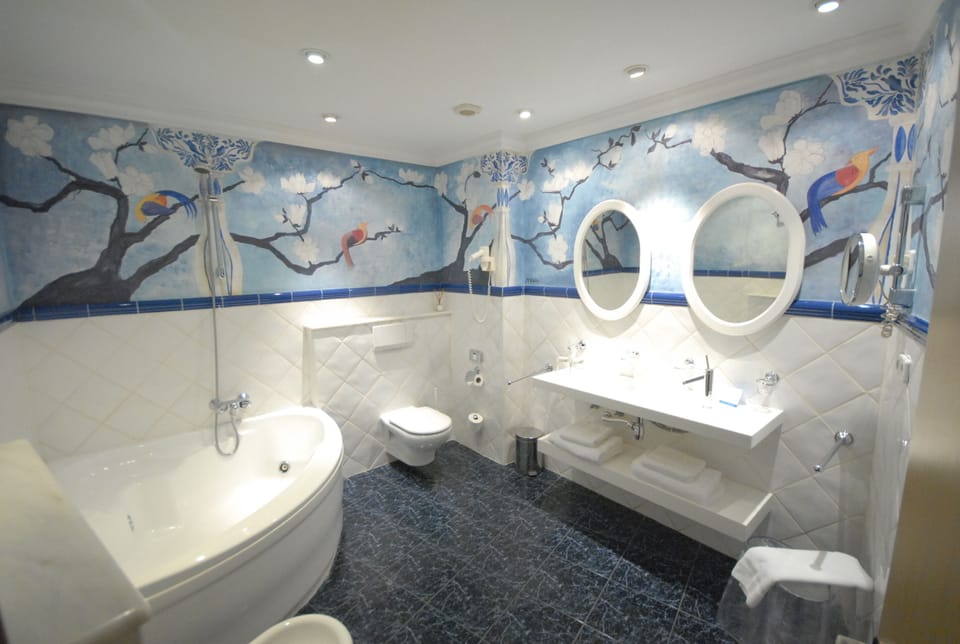 Double Room | Bathroom | Free toiletries, hair dryer, towels, soap