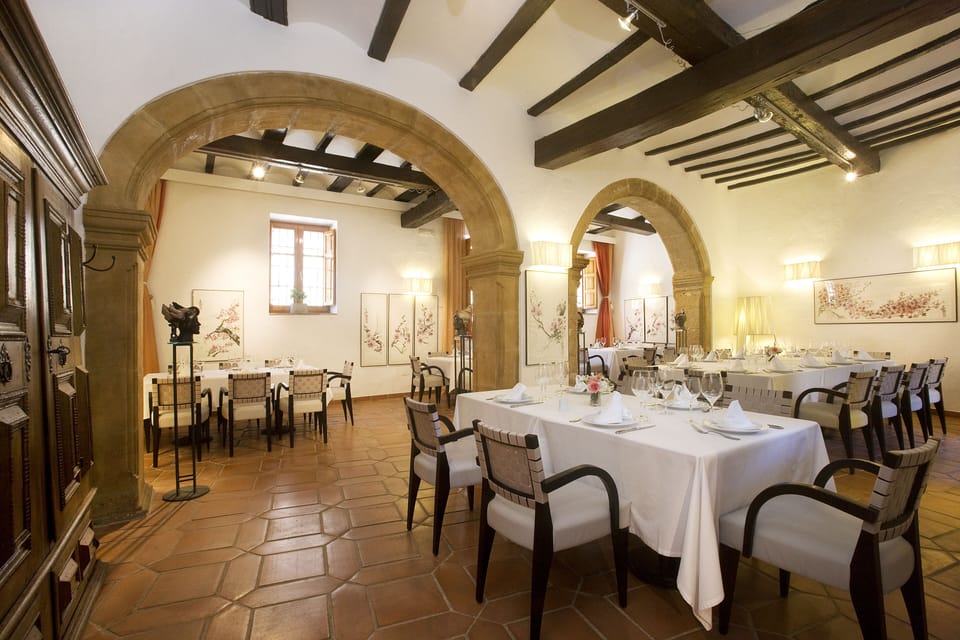 Breakfast, lunch, dinner served; Mediterranean cuisine 