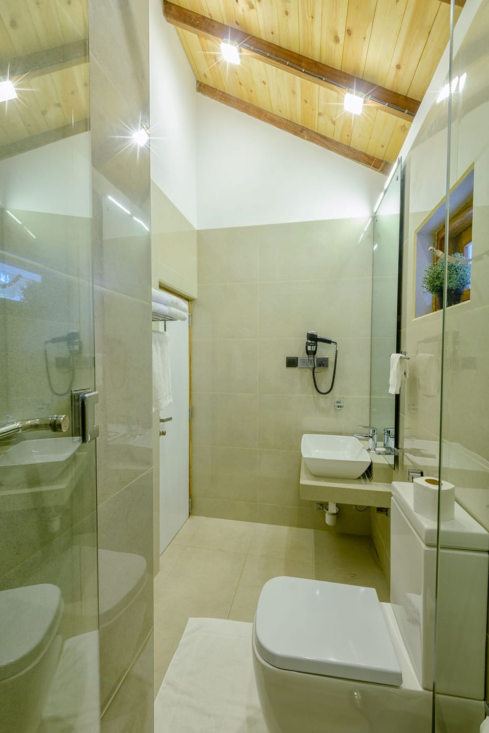Deluxe Double Room, 1 King Bed, Non Smoking, Garden View | Bathroom | Shower, rainfall showerhead, free toiletries, hair dryer