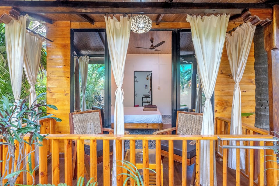 Quadruple Garden Hut | Balcony