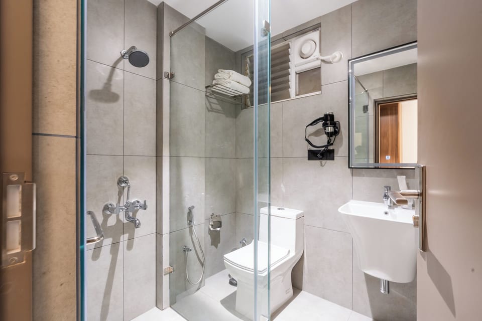 Hyber Go | Bathroom | Shower, free toiletries, towels