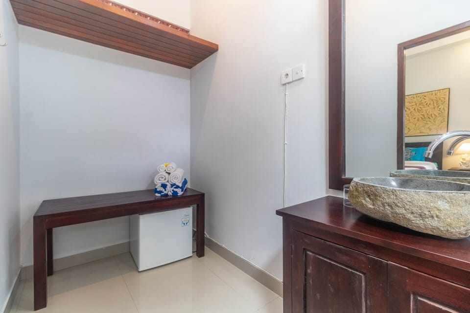 Tropical Suite | Bathroom | Shower, rainfall showerhead, free toiletries, towels