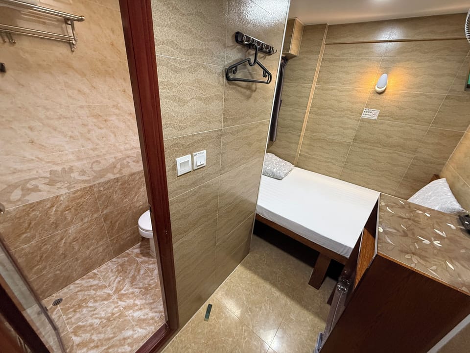 Single Room, Non Smoking | In-room safe, soundproofing, iron/ironing board, free WiFi