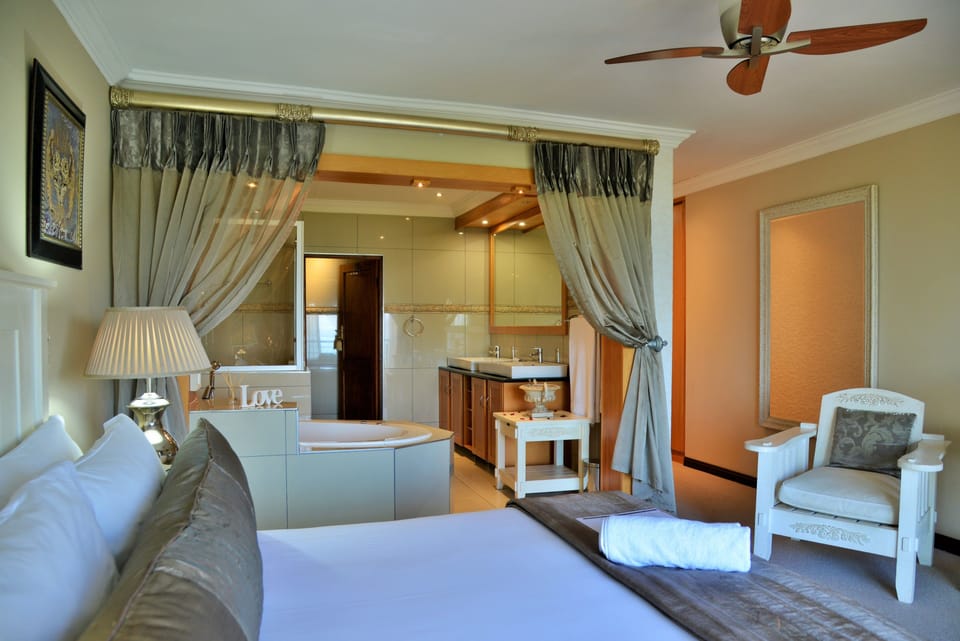 Suite (3) | In-room safe, blackout drapes, bed sheets