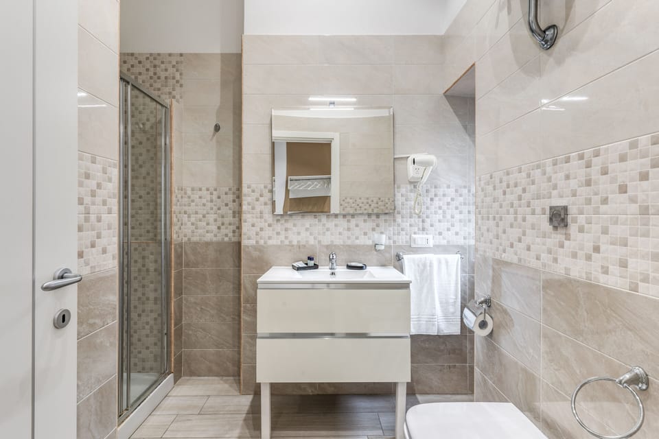 Comfort Double Room | Minibar, desk, blackout drapes, soundproofing