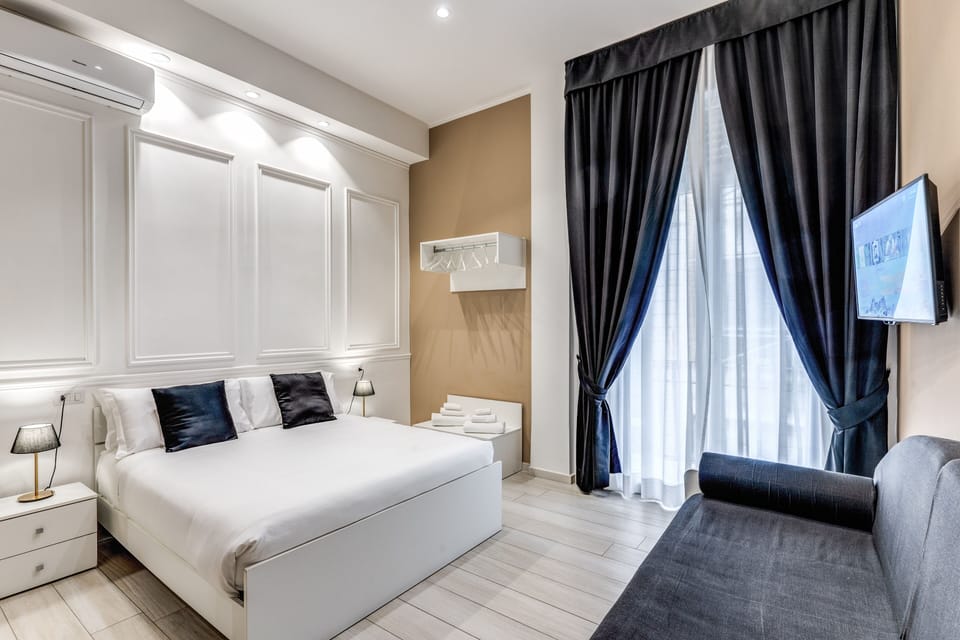 Comfort Double Room | Minibar, desk, blackout drapes, soundproofing