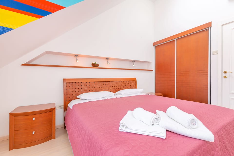 Apartment, 3 Bedrooms | 2 bedrooms, premium bedding, iron/ironing board, free cribs/infant beds