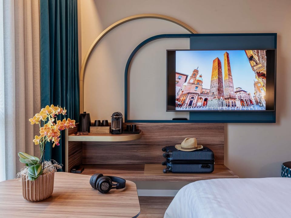 Superior Single Room (French bed) | Down comforters, minibar, in-room safe, desk