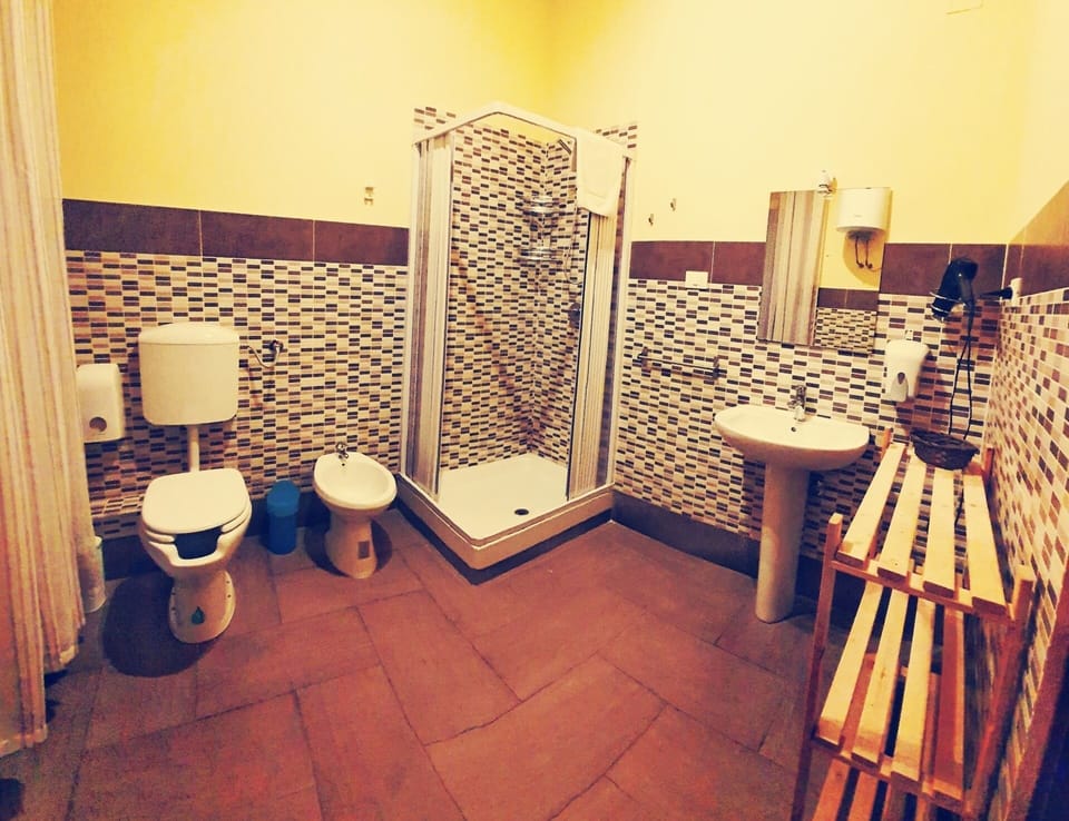 Superior Room, Private Bathroom | Bathroom | Shower, rainfall showerhead, free toiletries, hair dryer