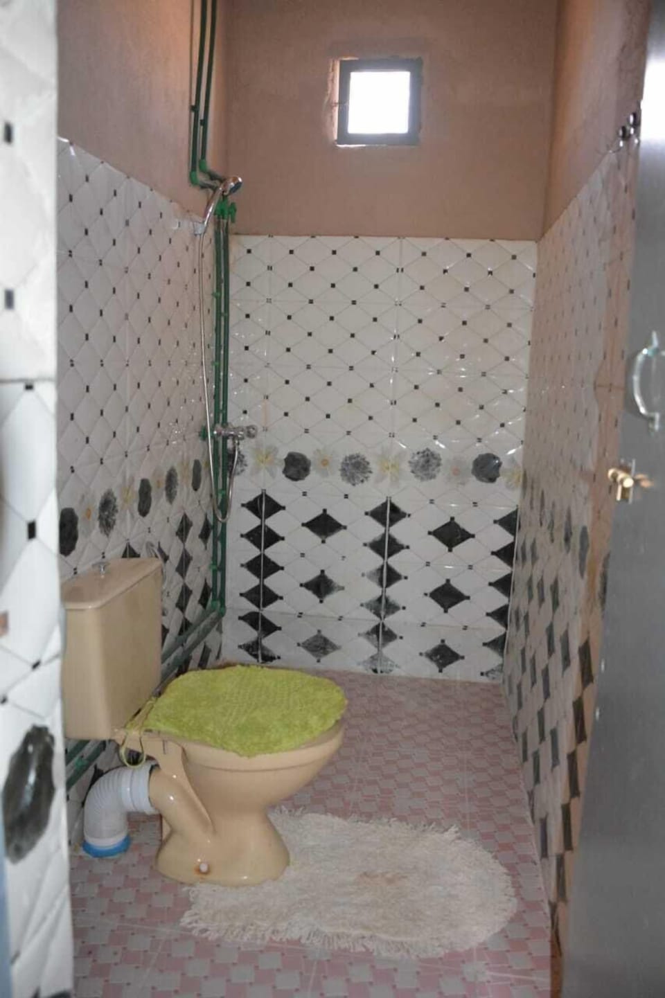 Standard Room, Multiple Beds | Bathroom | Shower, free toiletries, hair dryer (on request)