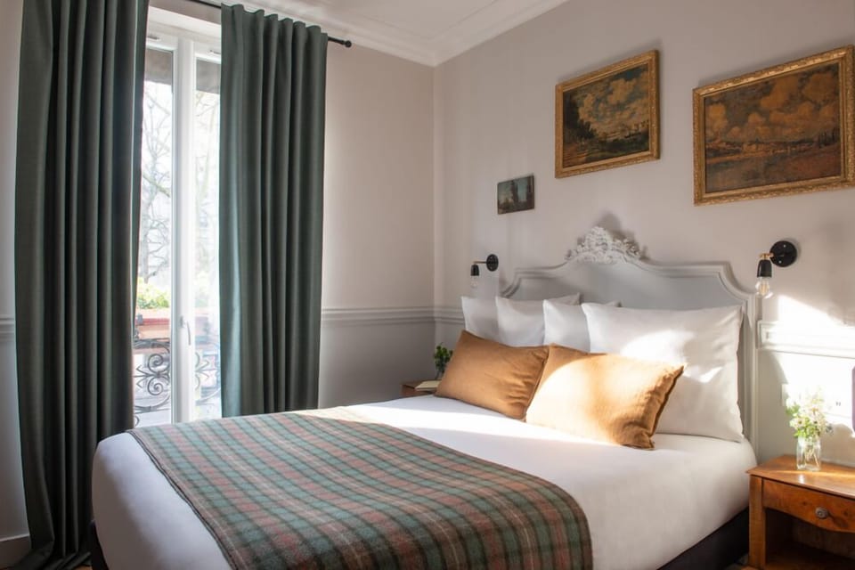 In-room safe, desk, soundproofing, iron/ironing board