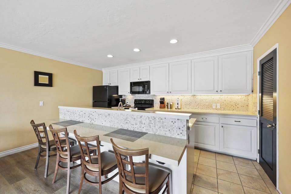 Panoramic Suite, Multiple Beds, Ocean View | Private kitchen | Coffee/tea maker