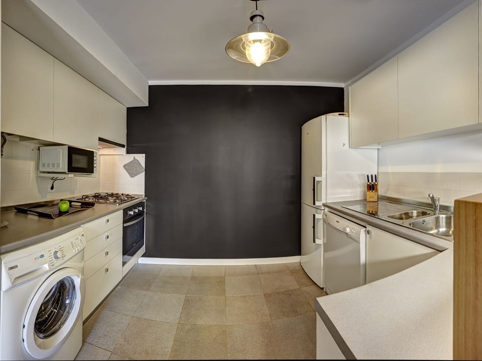 Apartment, 2 Bedrooms | Private kitchen | Fridge, microwave, oven, stovetop