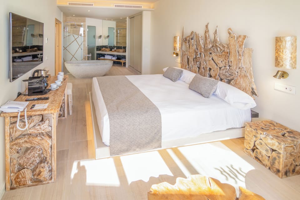 Superior Suite | In-room safe, desk, laptop workspace, blackout drapes
