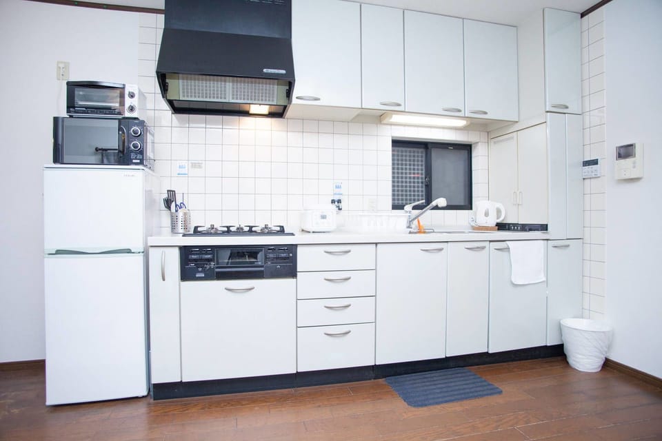 Private Vacation Home | Private kitchenette | Fridge, microwave, stovetop, cookware/dishes/utensils