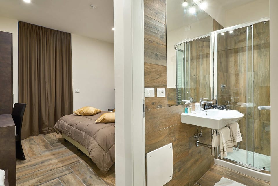 Deluxe Double Room 5 | Bathroom | Shower, free toiletries, hair dryer, slippers