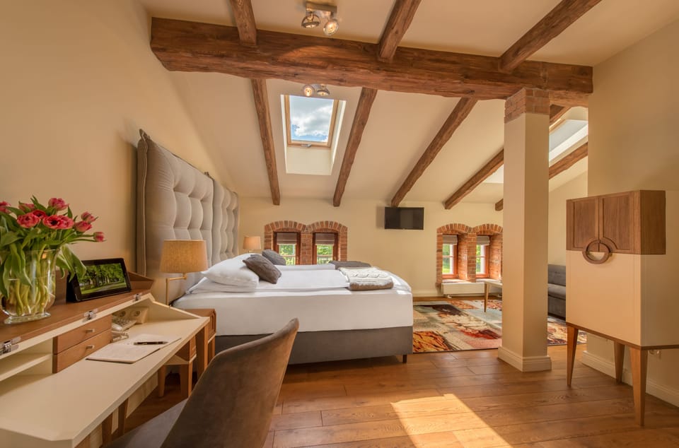 Deluxe Double or Twin Room | Premium bedding, minibar, in-room safe, laptop workspace
