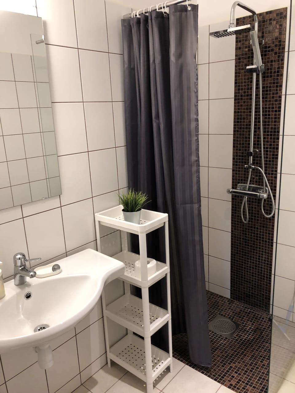Comfort Double or Twin Room, Courtyard View | Bathroom | Towels