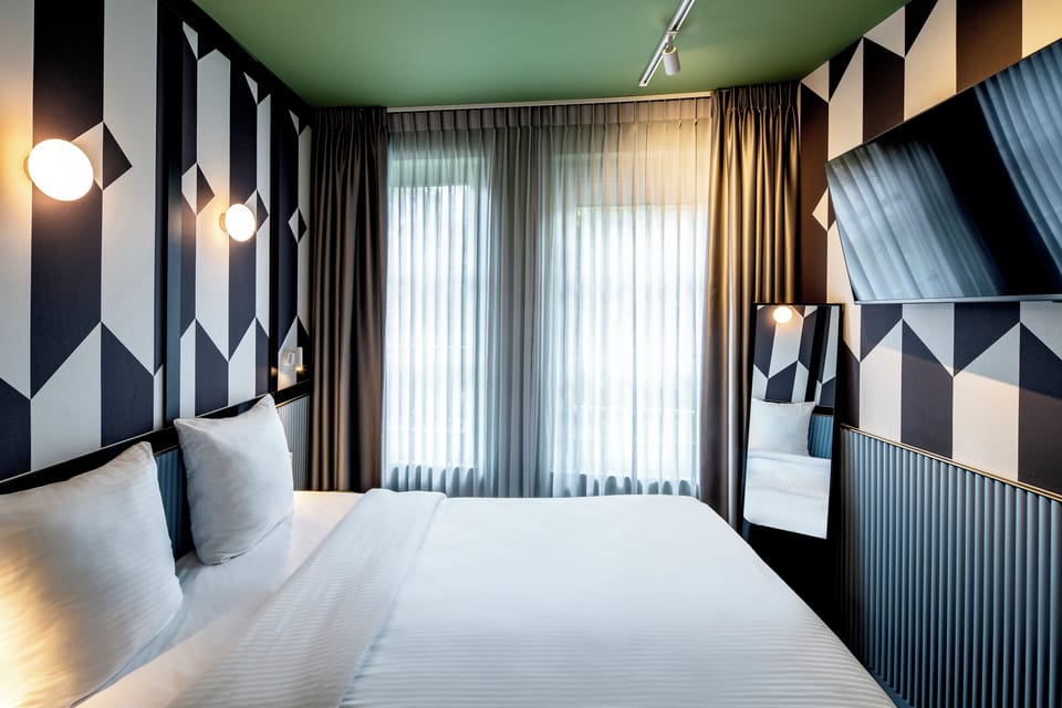 Standard Room, 1 Double Bed | In-room safe, free WiFi, bed sheets