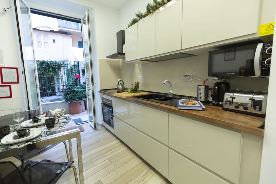 Fridge, microwave, stovetop, dishwasher
