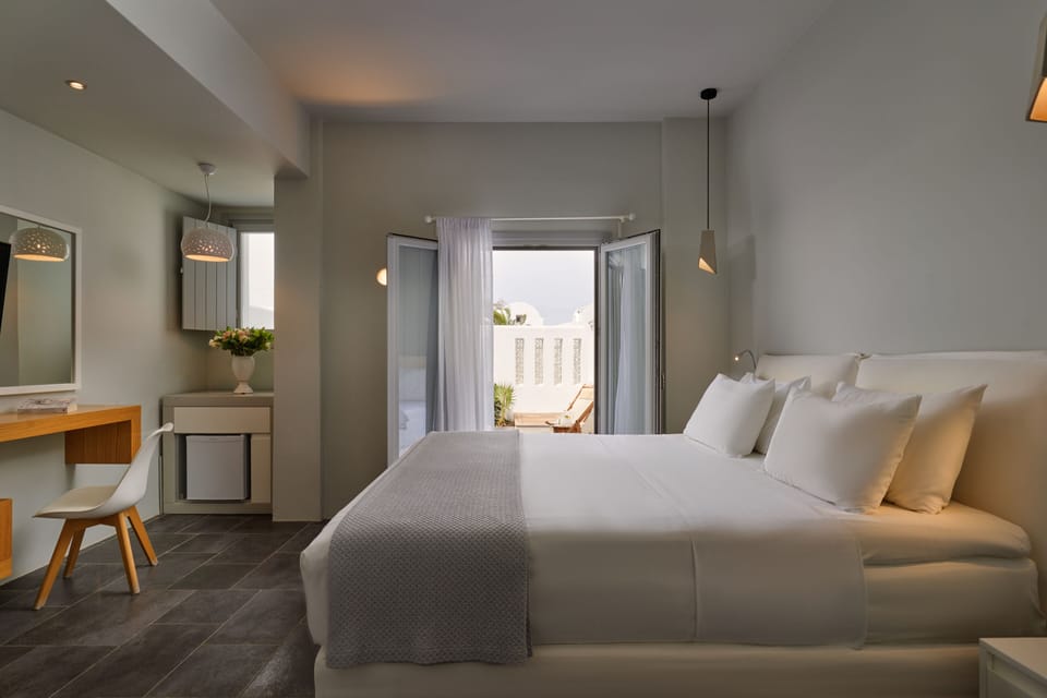 Junior Studio Suite, Private Pool | In-room safe, soundproofing, bed sheets