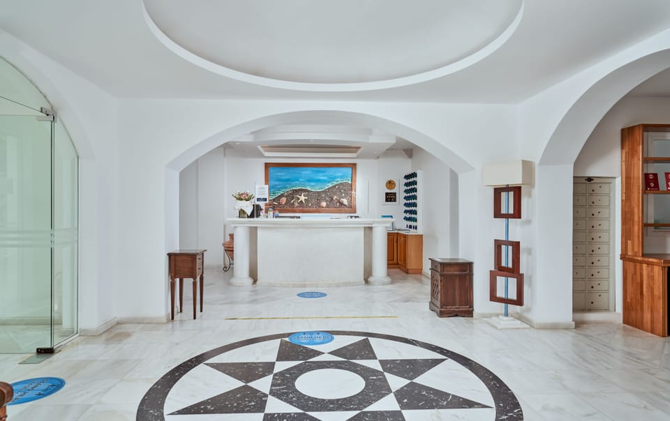 Meltemi Village Hotel in Perissa