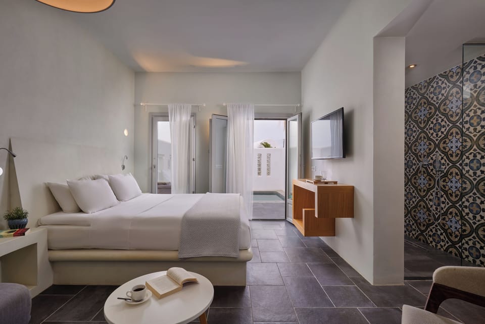 Junior Studio Suite, Private Pool | In-room safe, soundproofing, bed sheets