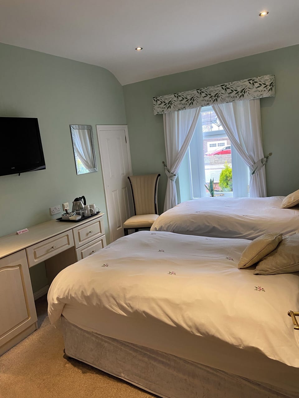 Soundproofing, free WiFi, bed sheets