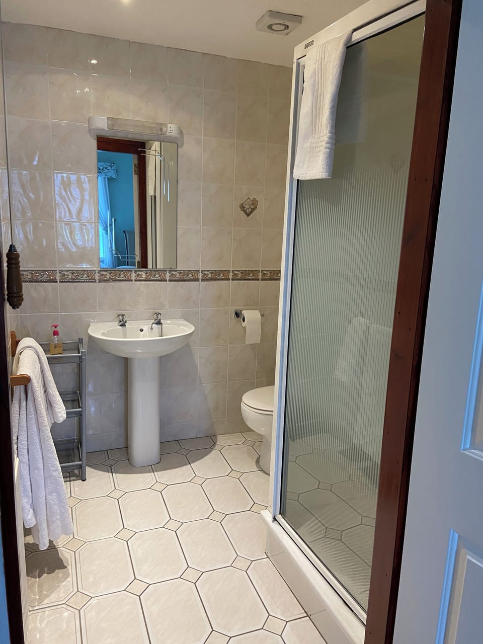 Soundproofing, free WiFi, bed sheets