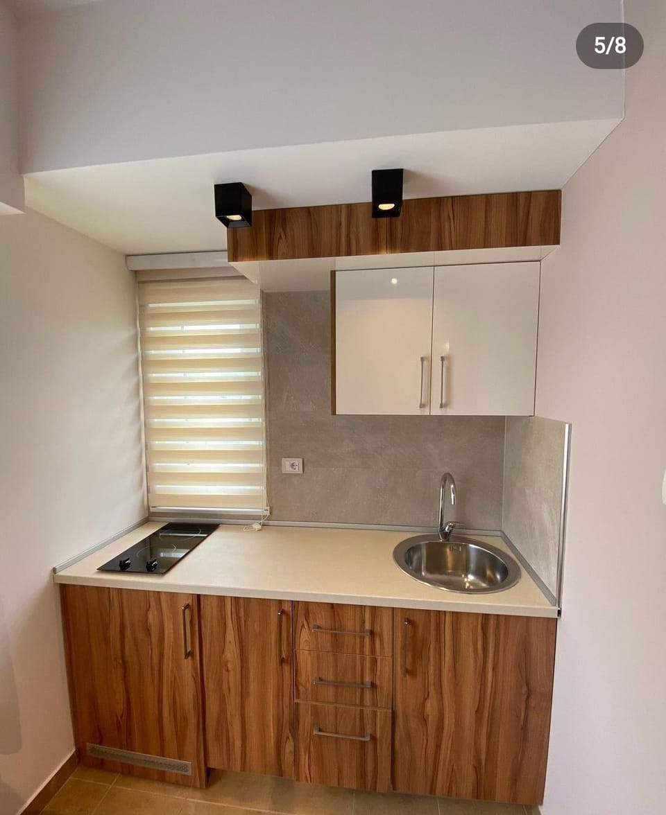 Premier Room | Private kitchen | Fridge, stovetop, coffee/tea maker, electric kettle