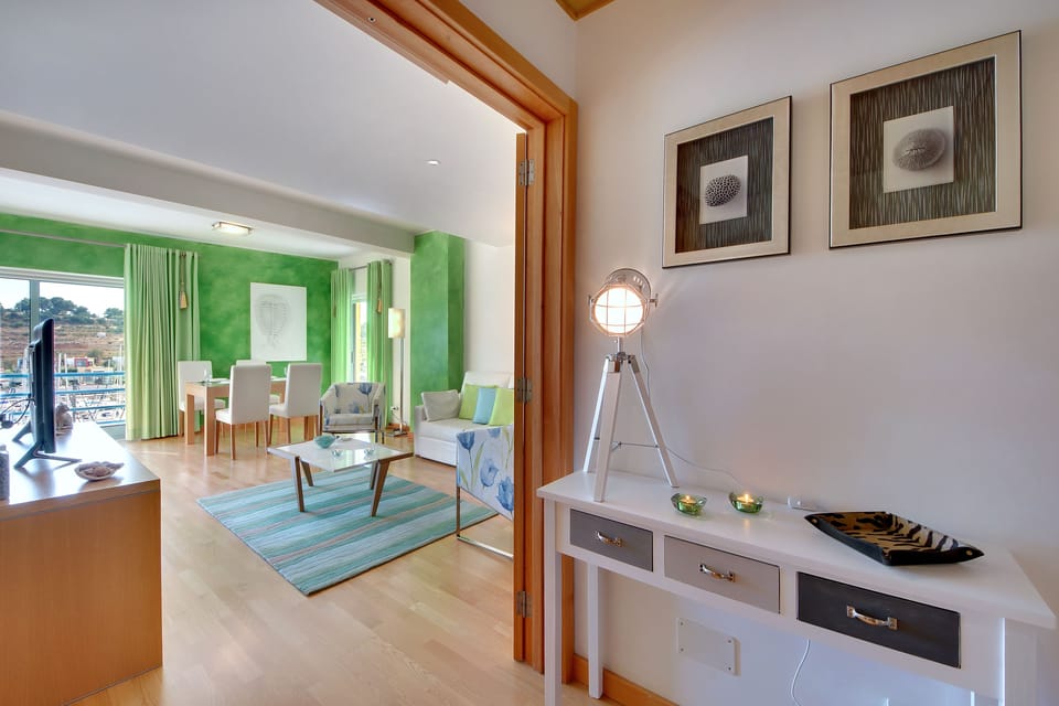 Apartment, 1 Bedroom, Balcony, Marina View | Living room | LCD TV