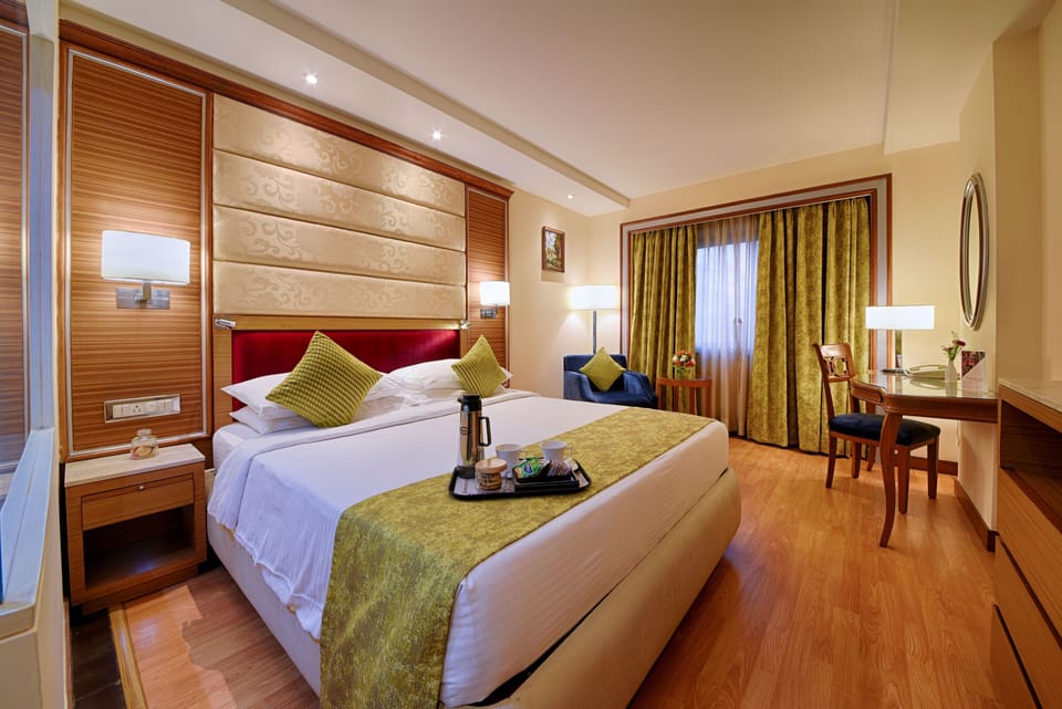 Deluxe Double Room, 1 King Bed, City View | Premium bedding, down comforters, memory foam beds, in-room safe