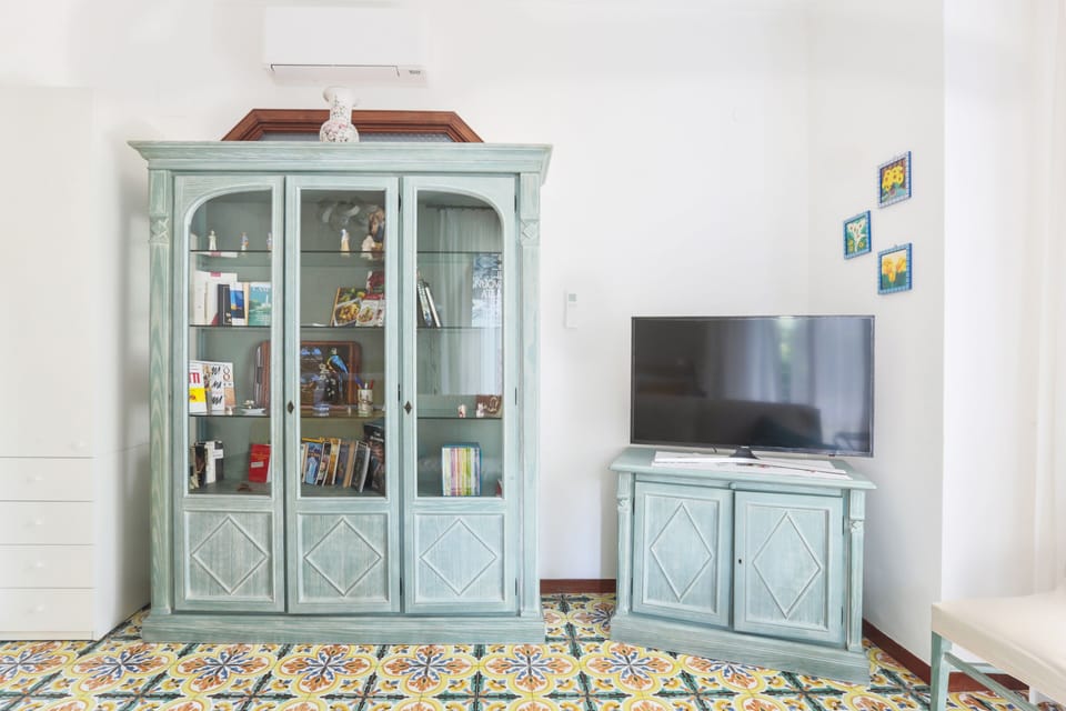 Apartment, 2 Bedrooms, Pool Access | 2 bedrooms, in-room safe, laptop workspace, WiFi (free)