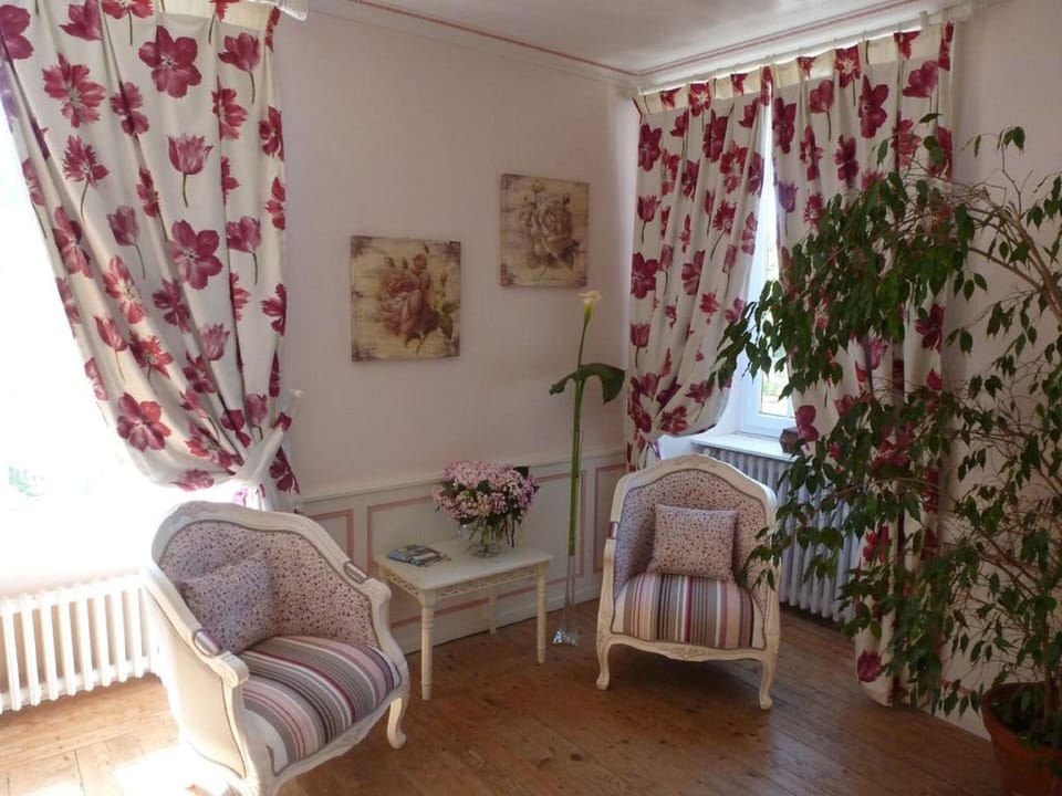 Standard Double Room | Living area