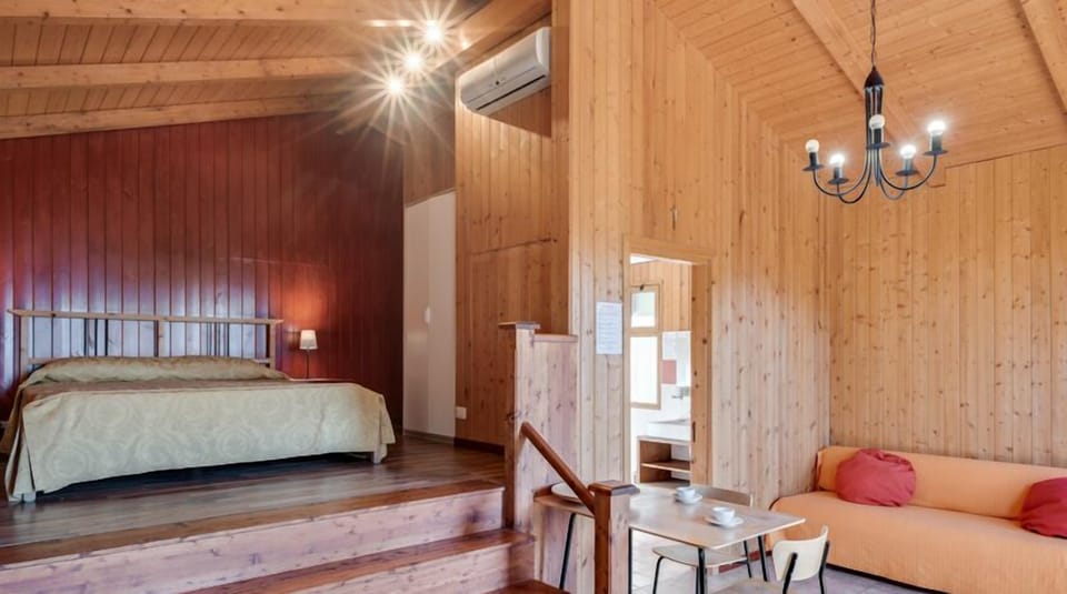 Chalet Comfort | In-room safe, free WiFi, bed sheets