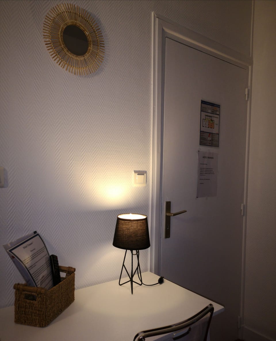 Family Room | Individually decorated, individually furnished, desk, cribs/infant beds