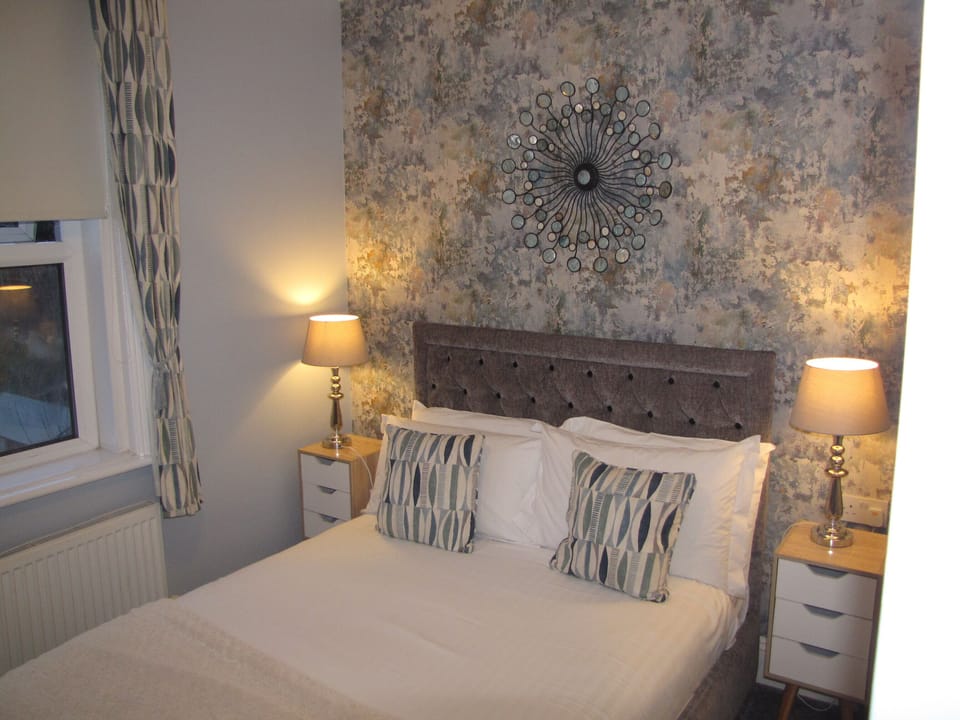Small Double Room (First Floor) | Individually decorated, individually furnished, desk, blackout drapes