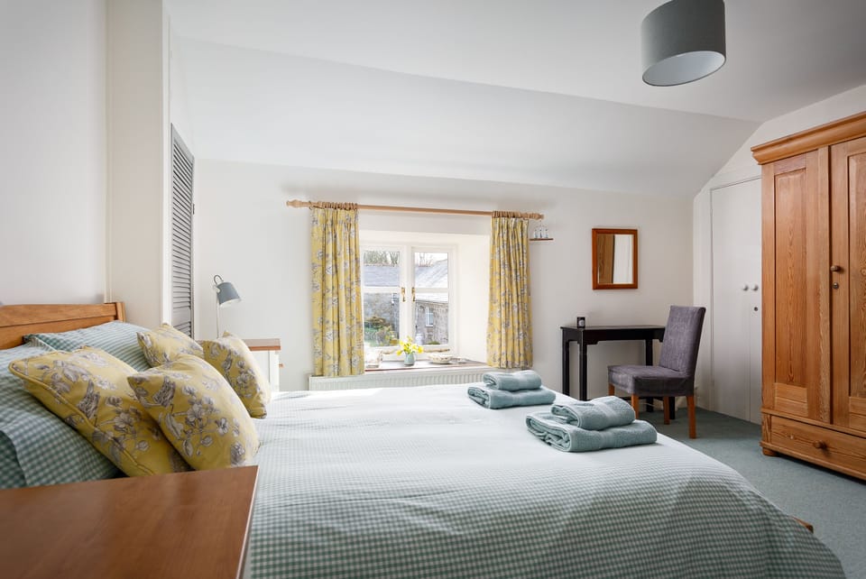 Family Room | Hypo-allergenic bedding, individually decorated, individually furnished